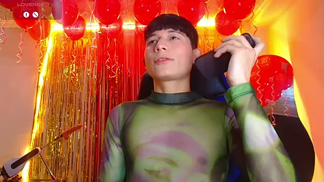 Snapshot of bryamer_19 chatting on 09.18.25 bryamer 19 online show from 09.18.25