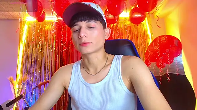 Snapshot of bryamer_19 chatting on 09.21.25 bryamer 19 online show from 09.21.25