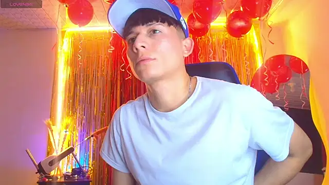 Snapshot of bryamer_19 chatting on 09.25.25 bryamer 19 online show from 09.25.25