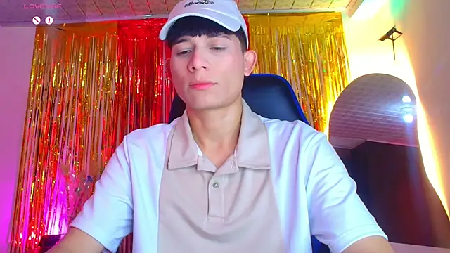 Snapshot of bryamer_19 chatting on 10.04.25 bryamer 19 online show from 10.04.25