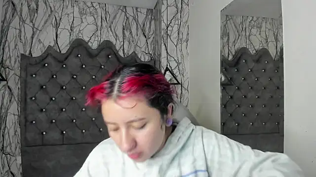 Snapshot of larissa01_ chatting on 01.14.25 larissa01 online show from 01.14.25