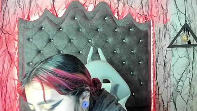Snapshot of larissa01_ chatting on 02.10.25 larissa01 online show from 02.10.25