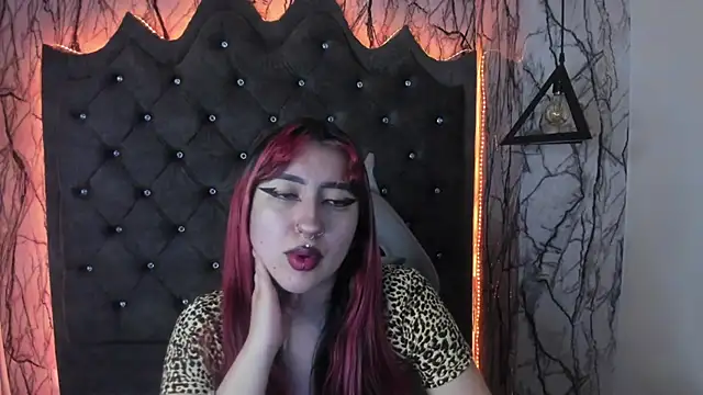 Snapshot of larissa01_ chatting on 02.17.25 larissa01 online show from 02.17.25