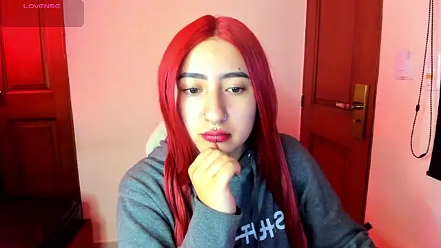 Snapshot of larissa01_ chatting on 03.23.25 larissa01 online show from 03.23.25
