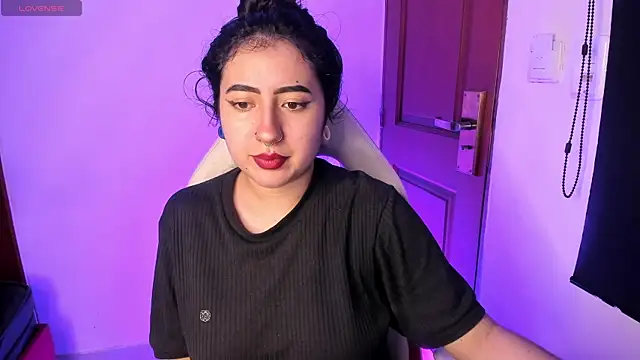 larissa01  online show from 09.28.25