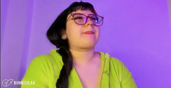 larissa01  online show from 03.31.26