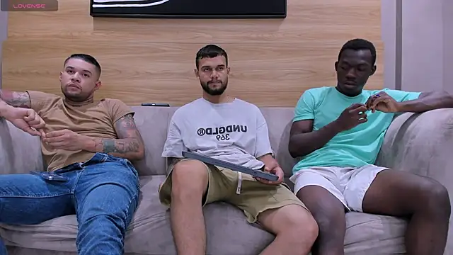 Snapshot of hot_day chatting on 10.14.25 hot day online show from 10.14.25