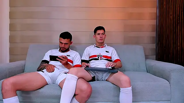 Snapshot of hot_day chatting on 10.21.25 hot day online show from 10.21.25