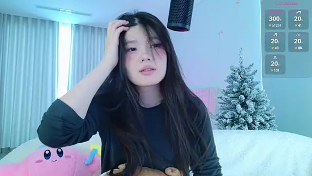 Snapshot of KitayamaChu chatting on 12.19.24 KitayamaChu online show from 12.19.24