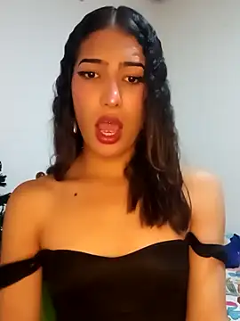 Snapshot of Lanna_hott_ chatting on 12.22.24 Lanna hott online show from 12.22.24