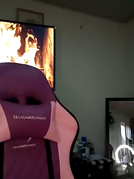 Snapshot of Lanna_hott_ chatting on 10.15.25 Lanna hott online show from 10.15.25