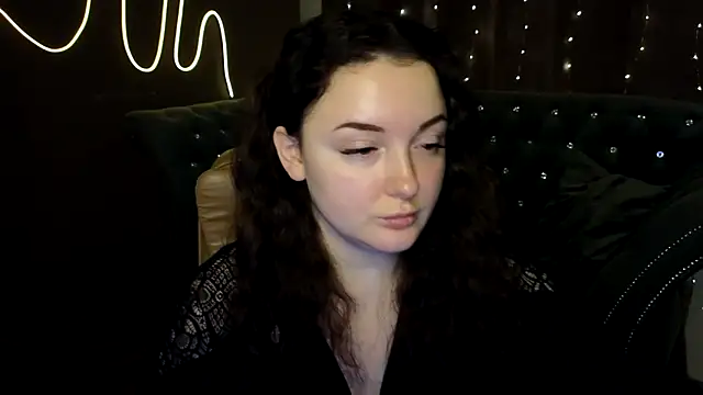 Snapshot of GloriNichols chatting on 12.14.24 GloriNichols online show from 12.14.24