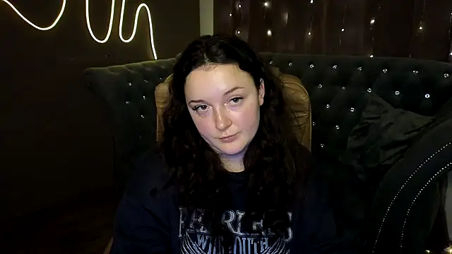 Snapshot of GloriNichols chatting on 12.17.24 GloriNichols online show from 12.17.24