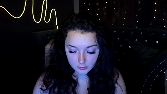 Snapshot of GloriNichols chatting on 12.21.24 GloriNichols online show from 12.21.24