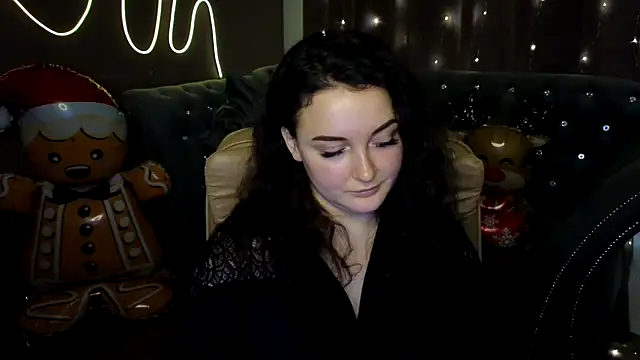 Snapshot of GloriNichols chatting on 12.30.24 GloriNichols online show from 12.30.24