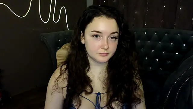 Snapshot of GloriNichols chatting on 01.05.25 GloriNichols online show from 01.05.25