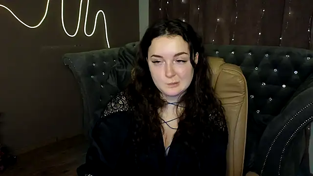 Snapshot of GloriNichols chatting on 01.05.25 GloriNichols online show from 01.05.25