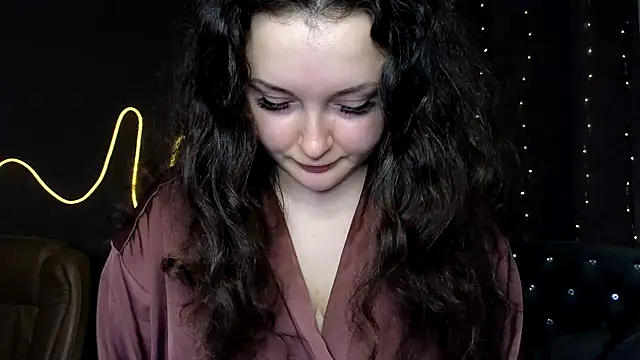 Snapshot of GloriNichols chatting on 01.19.25 GloriNichols online show from 01.19.25