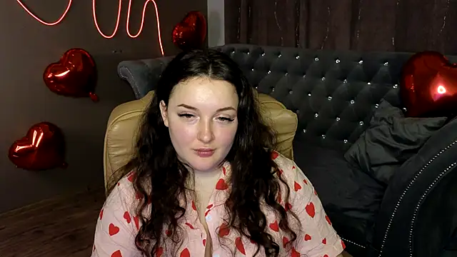 Snapshot of GloriNichols chatting on 02.12.25 GloriNichols online show from 02.12.25