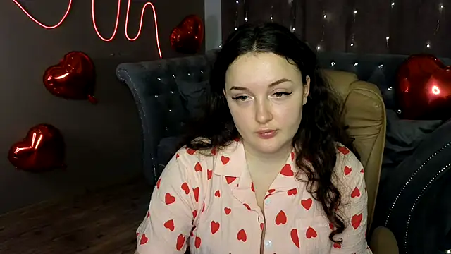 Snapshot of GloriNichols chatting on 02.12.25 GloriNichols online show from 02.12.25