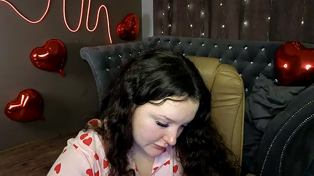 Snapshot of GloriNichols chatting on 02.15.25 GloriNichols online show from 02.15.25