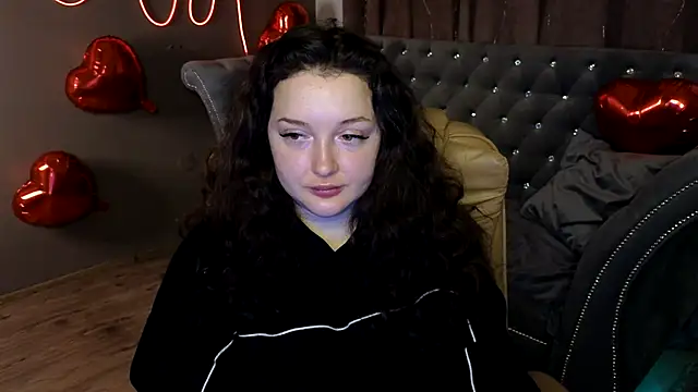 Snapshot of GloriNichols chatting on 02.27.25 GloriNichols online show from 02.27.25