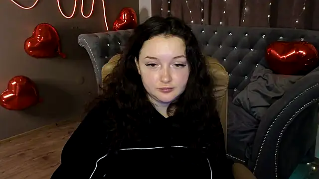 Snapshot of GloriNichols chatting on 02.27.25 GloriNichols online show from 02.27.25