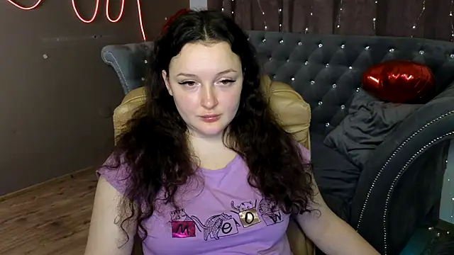 Snapshot of GloriNichols chatting on 03.17.25 GloriNichols online show from 03.17.25