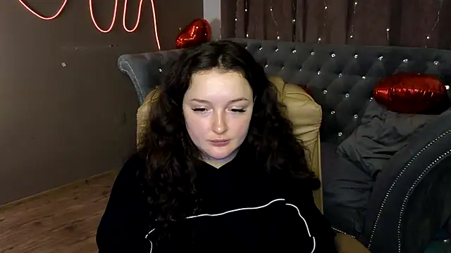 Snapshot of GloriNichols chatting on 03.20.25 GloriNichols online show from 03.20.25
