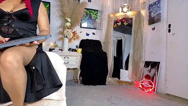 Snapshot of Kyara_Queen chatting on 06.25.26 Kyara Queen online show from 06.25.26