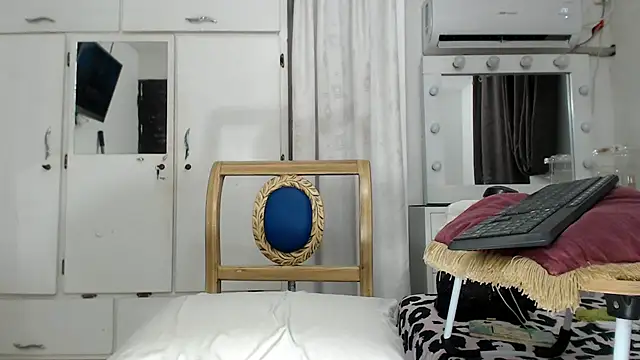 Snapshot of marcella6 chatting on 02.21.25 marcella6 online show from 02.21.25