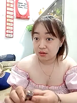 VyOanh2K online show from 02.13.25