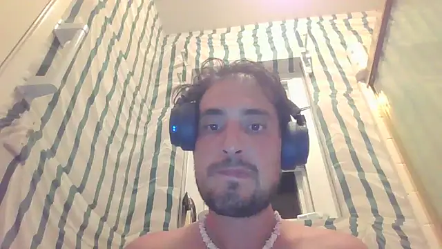 Snapshot of Raulito369 chatting on 09.11.25 Raulito369 online show from 09.11.25