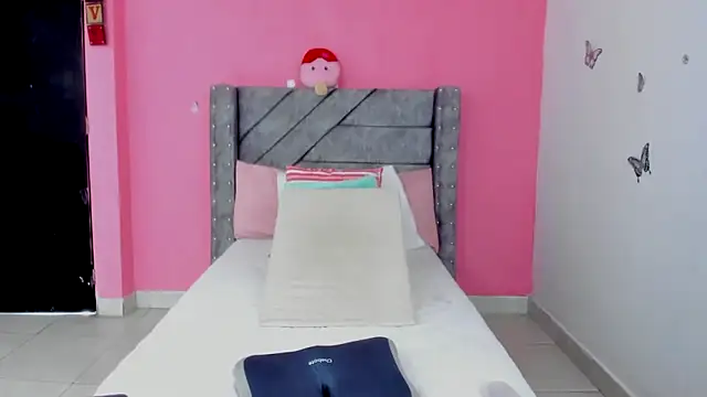 LaylaHolmes online show from 04.22.26
