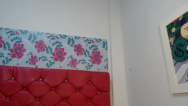 Snapshot of KristalTsXXX chatting on 10.10.25 KristalTsXXX online show from 10.10.25