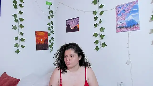Snapshot of Karol_IsabelCouple chatting on 12.20.24 Karol IsabelCouple online show from 12.20.24