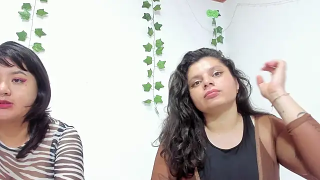 Snapshot of Karol_IsabelCouple chatting on 03.22.25 Karol IsabelCouple online show from 03.22.25