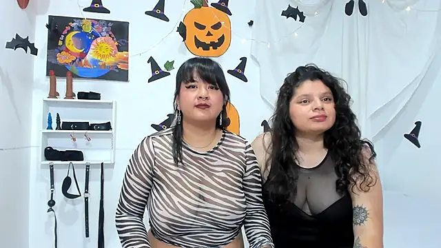 Snapshot of Karol_IsabelCouple chatting on 10.21.25 Karol IsabelCouple online show from 10.21.25