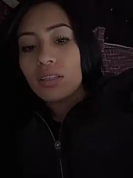 Sara luna  online show from 12.20.24