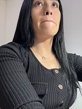 Sara luna  online show from 02.27.25