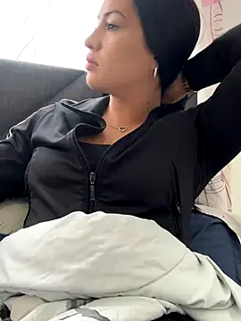 Sara luna  online show from 11.06.25