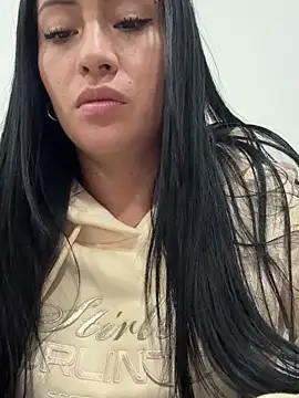 Sara luna  online show from 11.27.25