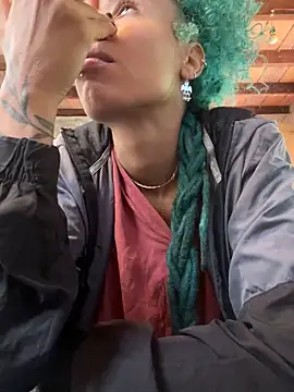 Snapshot of sammoura01 chatting on 11.28.25 sammoura01 online show from 11.28.25