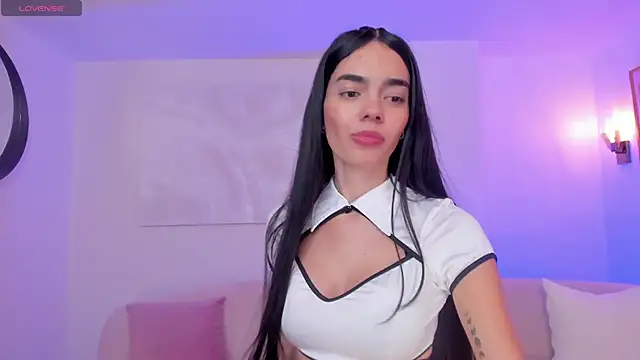 Snapshot of LucianaMillerX chatting on 01.04.25 LucianaMillerX online show from 01.04.25