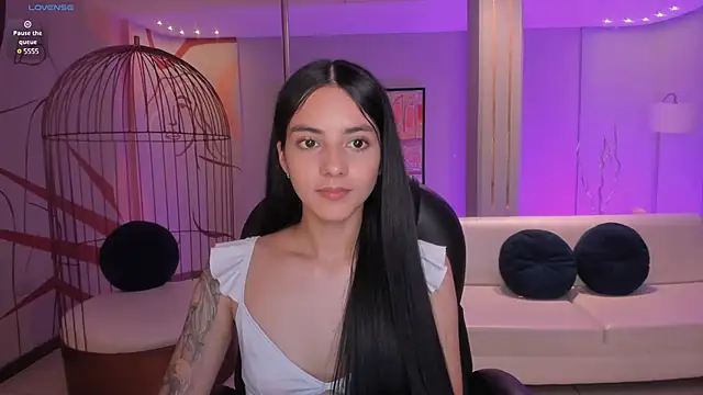 HannahJamesX online show from 01.13.25