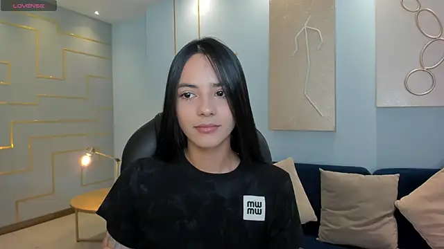 HannahJamesX online show from 02.04.25