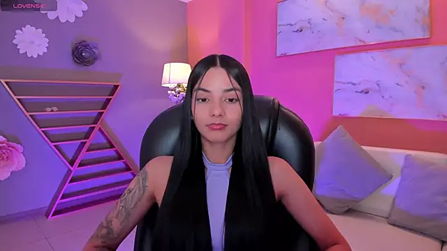 HannahJamesX online show from 02.18.25