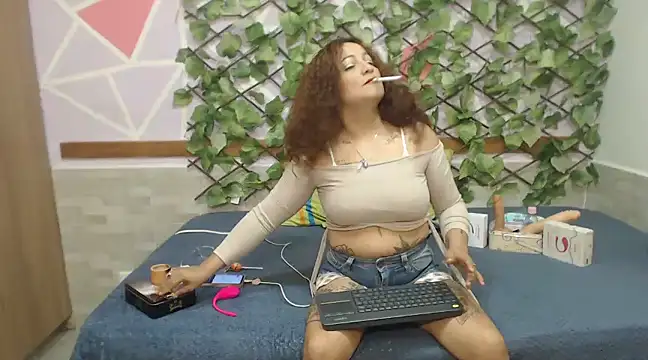 Snapshot of Lena_lawson chatting on 02.05.25 Lena lawson online show from 02.05.25