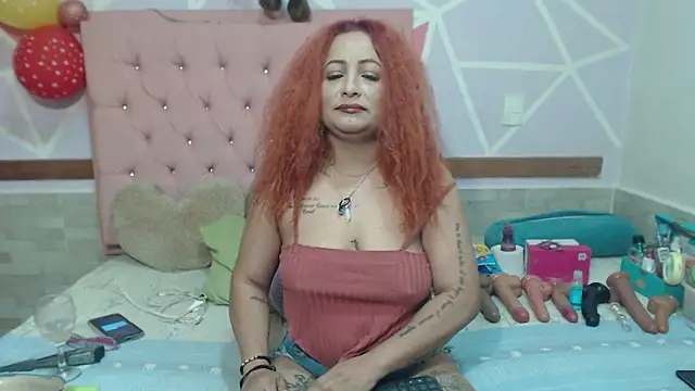 Snapshot of Lena_lawson chatting on 10.10.25 Lena lawson online show from 10.10.25