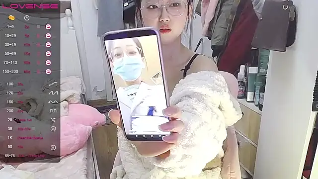 Snapshot of Destin_ chatting on 01.08.25 Destin online show from 01.08.25